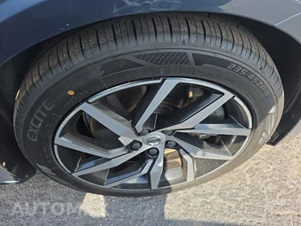 2020 Volvo S60 T6 Momentum - miniatura 9