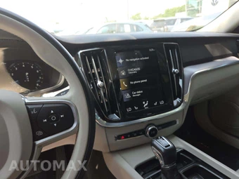 2020 Volvo S60 T6 Momentum – miniatura 10