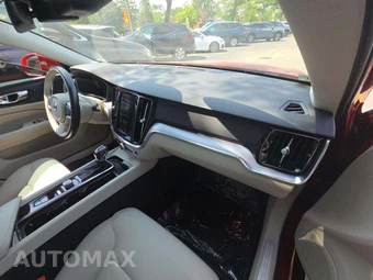 2020 Volvo S60 T6 Momentum – miniatura 19