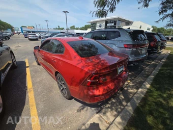 2020 Volvo S60 T6 Momentum – miniatura 2
