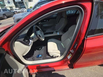 2020 Volvo S60 T6 Momentum – miniatura 6