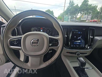 2020 Volvo S60 T6 Momentum - miniatura 10