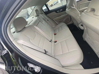 2020 Volvo S60 T6 Momentum - miniatura 16