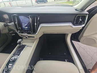 2020 Volvo S60 T6 Momentum - miniatura 19