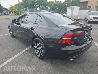 2020 Volvo S60 T6 Momentum - miniatura 2