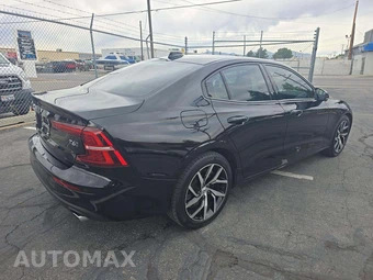 2020 Volvo S60 T6 Momentum - miniatura 3