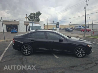 2020 Volvo S60 T6 Momentum - miniatura 4