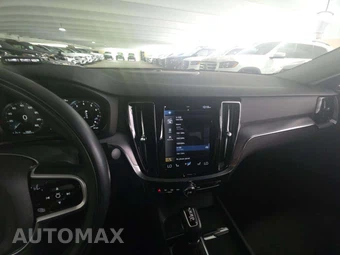 2020 Volvo S60 T6 Momentum - miniatura 10