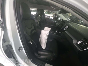 2020 Volvo S60 T6 Momentum - miniatura 18