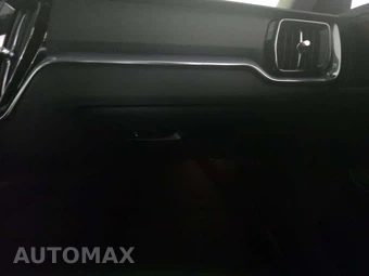 2020 Volvo S60 T6 Momentum - miniatura 19