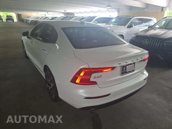 2020 Volvo S60 T6 Momentum - miniatura 2