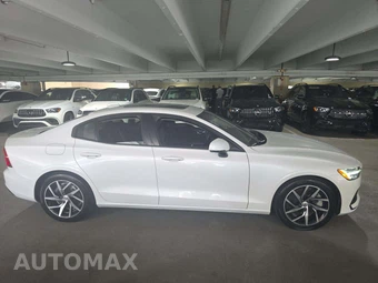 2020 Volvo S60 T6 Momentum - miniatura 4