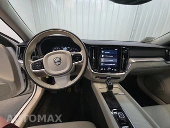 2020 Volvo S60 T6 Momentum - miniatura 11