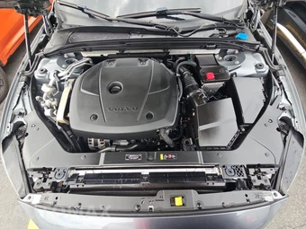 2020 Volvo S60 T6 Momentum - miniatura 15