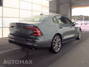 2020 Volvo S60 T6 Momentum - miniatura 4