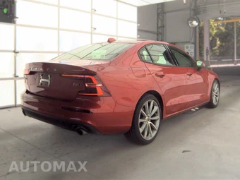 2020 Volvo S60 T6 Momentum - miniatura 4