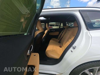2020 Volvo V60 T5 Momentum - miniatura 10