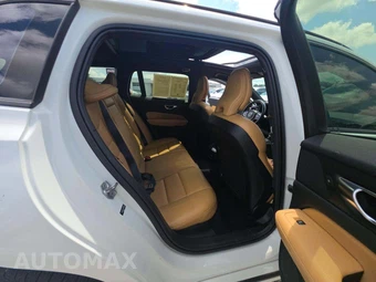 2020 Volvo V60 T5 Momentum - miniatura 13