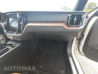 2020 Volvo V60 T5 Momentum - miniatura 16