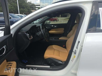 2020 Volvo V60 T5 Momentum - miniatura 3