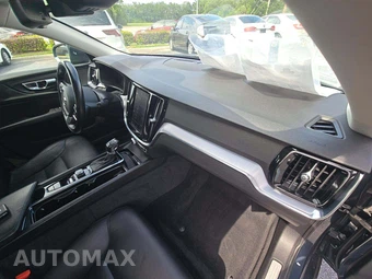 2020 Volvo V60 T5 Momentum – miniatura 16