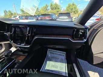2020 Volvo V60 T5 Momentum – miniatura 19