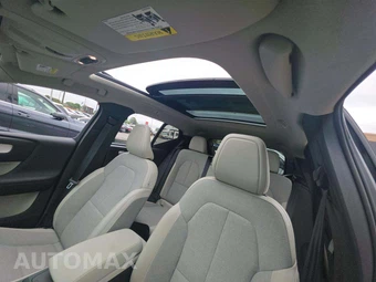 2020 Volvo XC40 T4 Momentum – miniatura 11