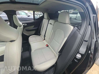 2020 Volvo XC40 T4 Momentum – miniatura 13