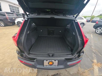 2020 Volvo XC40 T4 Momentum – miniatura 14