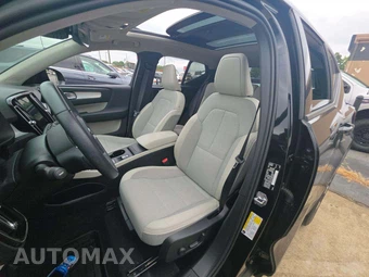 2020 Volvo XC40 T4 Momentum – miniatura 6