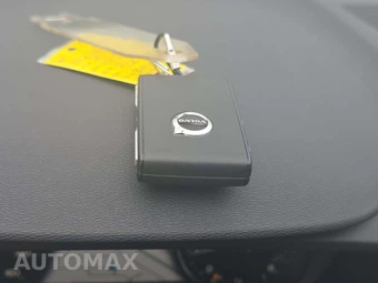 2020 Volvo XC40 T4 Momentum – miniatura 8