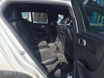 2020 Volvo XC40 T5 R-Design – miniatura 13