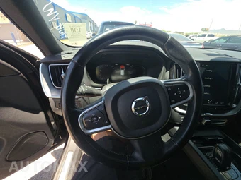 2020 Volvo XC60 Plug-In Hybrid T8 Momentum - miniatura 10