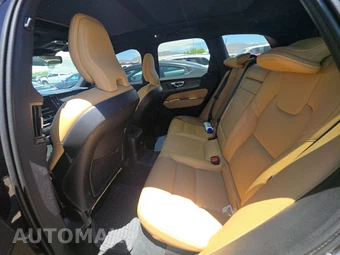 2020 Volvo XC60 Plug-In Hybrid T8 Momentum - miniatura 13