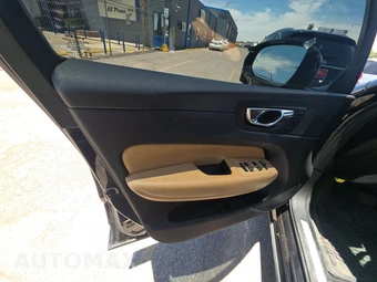 2020 Volvo XC60 Plug-In Hybrid T8 Momentum - miniatura 9
