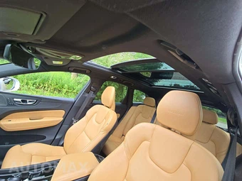 2020 Volvo XC60 T5 Inscription - miniatura 11