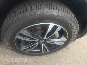2020 Volvo XC60 T5 Momentum – miniatura 9