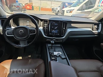 2020 Volvo XC60 T5 Momentum – miniatura 14