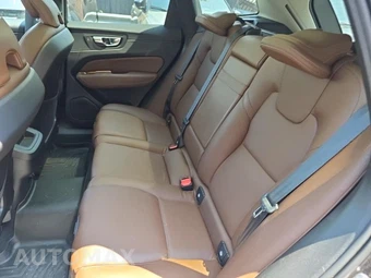 2020 Volvo XC60 T5 Momentum – miniatura 16