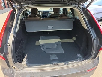 2020 Volvo XC60 T5 Momentum – miniatura 20