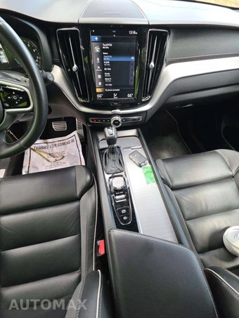 2020 Volvo XC60 T5 R-Design – miniatura 10
