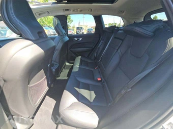 2020 Volvo XC60 T6 Momentum - miniatura 13