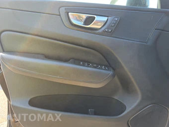 2020 Volvo XC60 T6 Momentum - miniatura 9