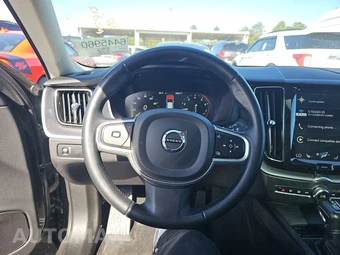 2020 Volvo XC60 T6 Momentum - miniatura 10