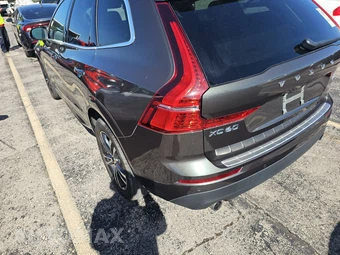 2020 Volvo XC60 T6 Momentum - miniatura 6