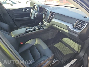 2020 Volvo XC60 T6 Momentum - miniatura 8
