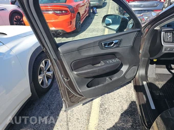2020 Volvo XC60 T6 Momentum - miniatura 9