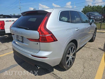 2020 Volvo XC60 T6 Momentum - miniatura 3