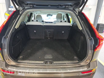 2020 Volvo XC60 T6 Momentum - miniatura 16