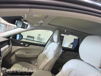 2020 Volvo XC60 T6 Momentum - miniatura 17
